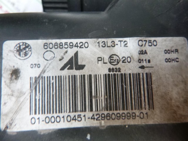 Alfa Romeo 156FL jobb első lámpa a képen látható sérüléssel