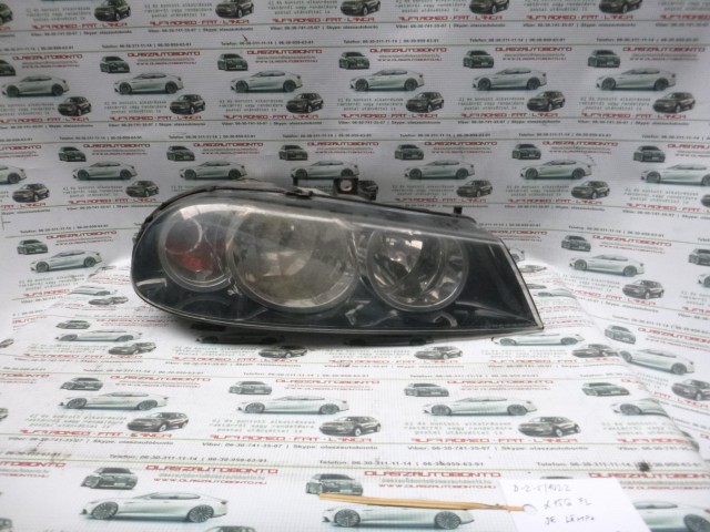 Alfa Romeo 156FL jobb első lámpa a képen látható sérüléssel