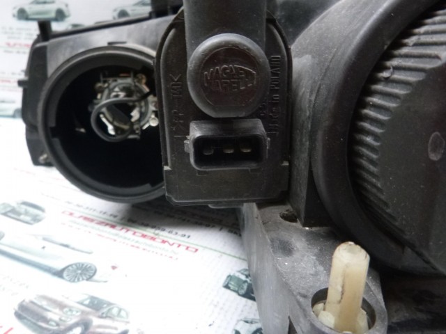Alfa Romeo 156FL jobb első lámpa a képen látható sérüléssel