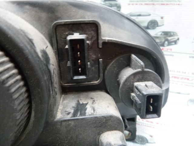 Alfa Romeo 156FL jobb első lámpa a képen látható sérüléssel