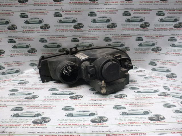 Alfa Romeo 156FL jobb első lámpa a képen látható sérüléssel