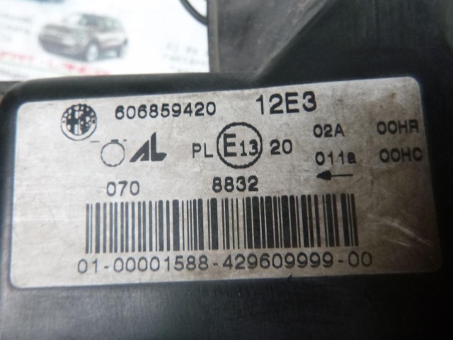 Alfa Romeo 156FL jobb első lámpa a képen látható sérüléssel