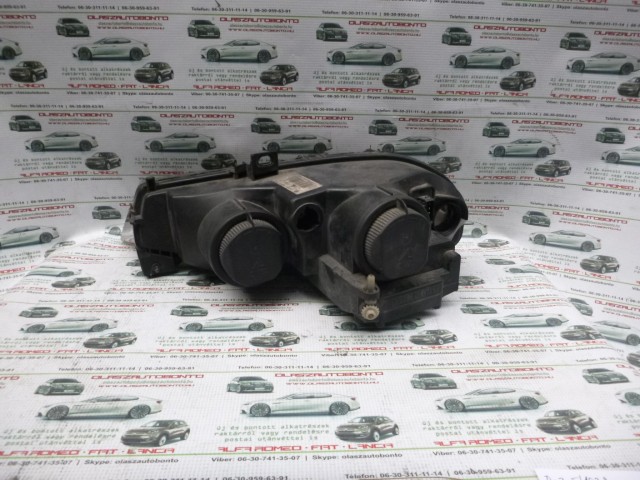 Alfa Romeo 156FL jobb első lámpa a képen látható sérüléssel