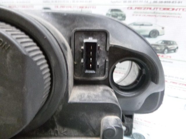 Alfa Romeo 156FL jobb első lámpa a képen látható sérüléssel