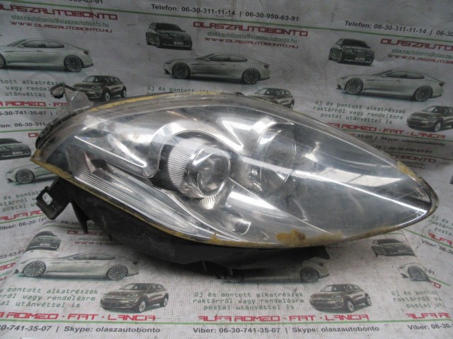 Fiat Croma FL 518778830 számú, jobb első lámpa a képen látható sérüléssel