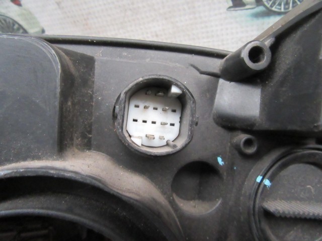 Fiat Croma FL 518778830 számú, jobb első lámpa a képen látható sérüléssel