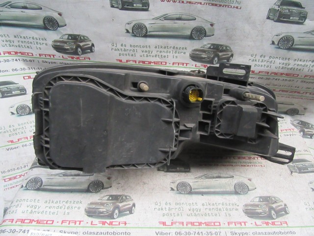 Fiat Stilo 3 ajtós, 467588460 számú, bal első lámpa a képen látható sérülés