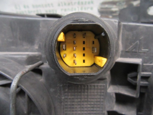 Fiat Stilo 3 ajtós, 467588460 számú, bal első lámpa a képen látható sérülés