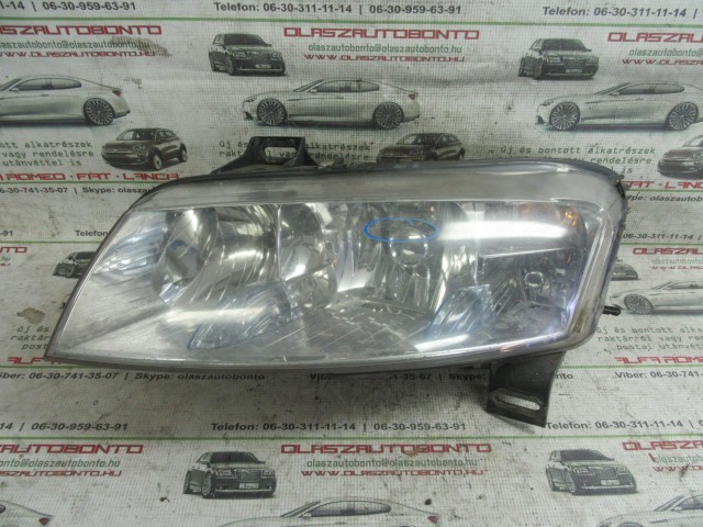Fiat Stilo 3 ajtós, 467588460 számú, bal első lámpa a képen látható sérülés