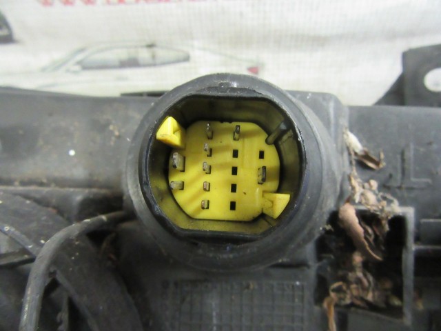 Fiat Stilo 3 ajtós, 467588460 számú, bal első lámpa a képen látható sérülés