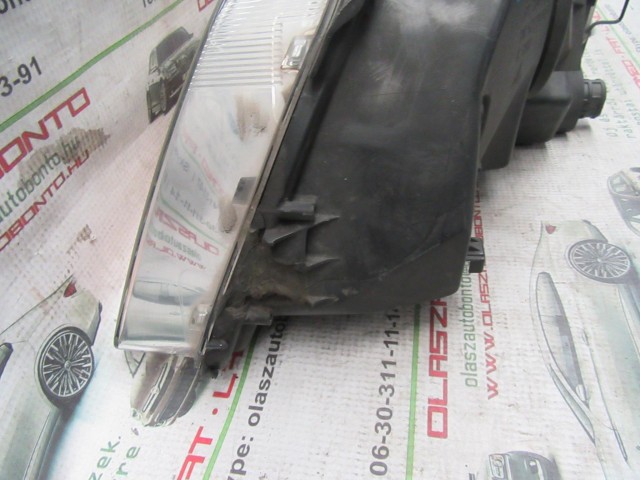 Fiat Multipla II. 51747604 számú, jobb első lámpa a képen látható sérüléssel