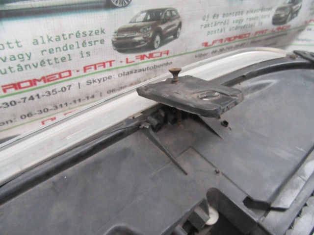 Fiat Multipla II. 51747604 számú, jobb első lámpa a képen látható sérüléssel