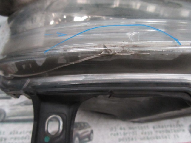 Fiat Multipla II. 51747604 számú, jobb első lámpa a képen látható sérüléssel