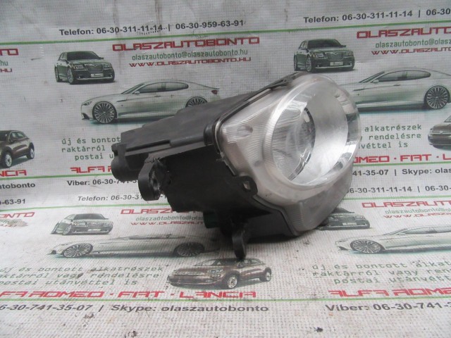 Fiat 500 51786771 számú, jobb első alsó lámpa a képen látható sérüléssel