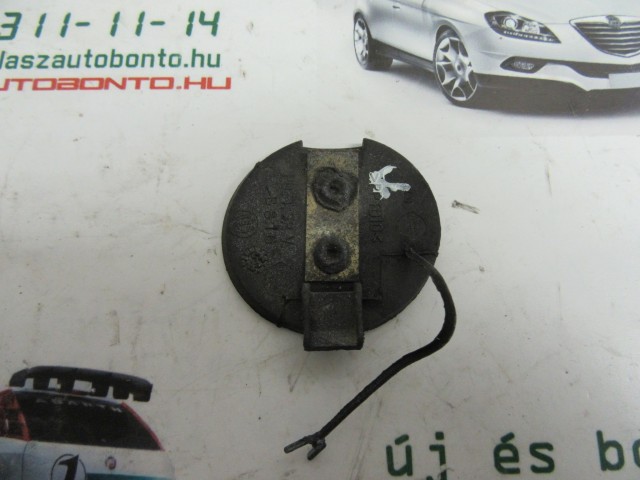 Fiat Punto II. 3 ajtós, világos kék színű, hátsó vonószem takaró