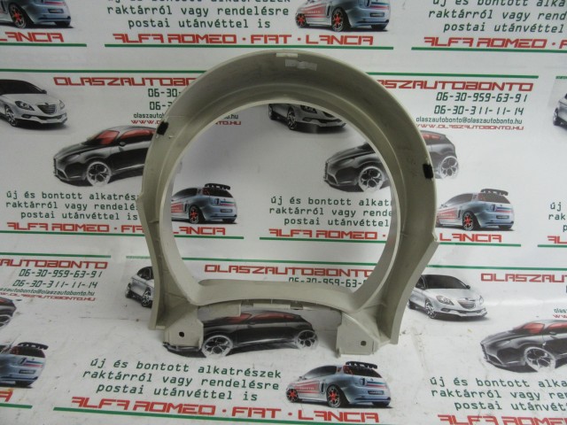 Fiat 500 735427190 számú, óracsoport körülötti műanyag