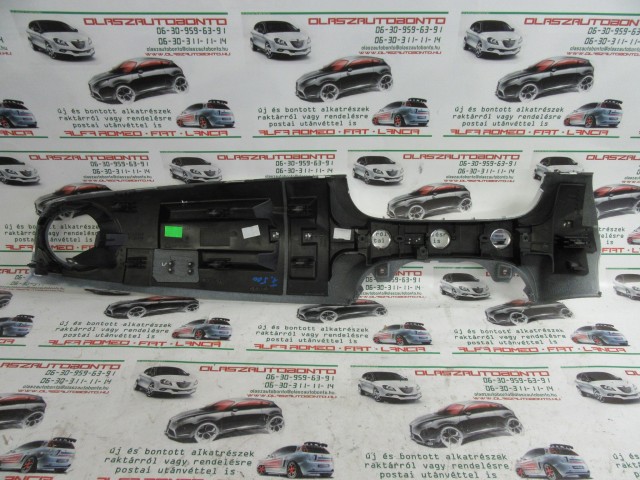 Fiat 500 fehér színű, jobb oldali műszerfalpárna betét