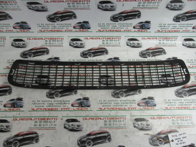 Fiat Croma középső rács a lökhárítóbn