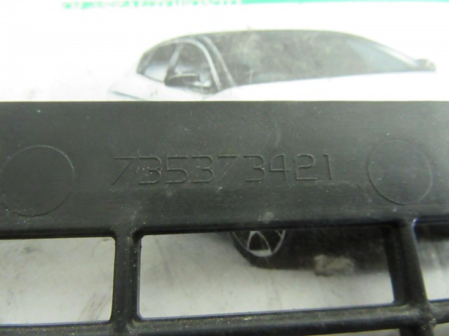 Fiat Croma középső rács a lökhárítóbn