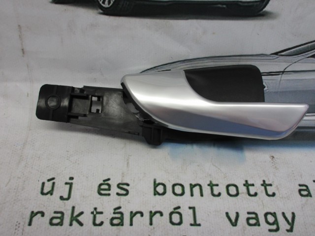 Alfa Romeo Giulietta utángyártott új,  bal első, belső matt króm kilincs 156092167