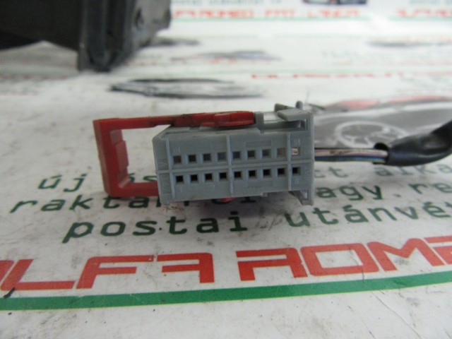 Fiat Stilo 5 ajtós zöld színű, elektromos, jobb oldali tükör a képen látható sérüléssel