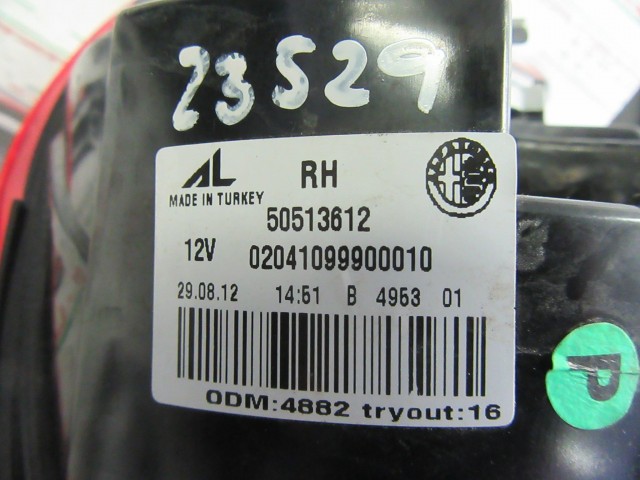 23529 Alfa Romeo Giulietta jobb hátsó külső lámpa a képen látható sérüléssel 50513612