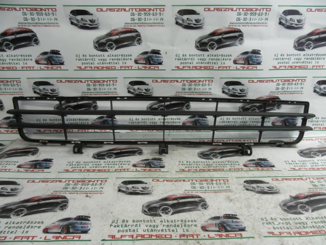 Fiat Idea 735316539 számú, első díszrács a képen látható sérüléssel