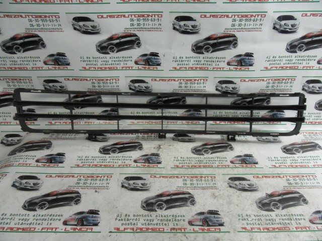 Fiat Idea 735316539 számú, első díszrács a képen látható sérüléssel