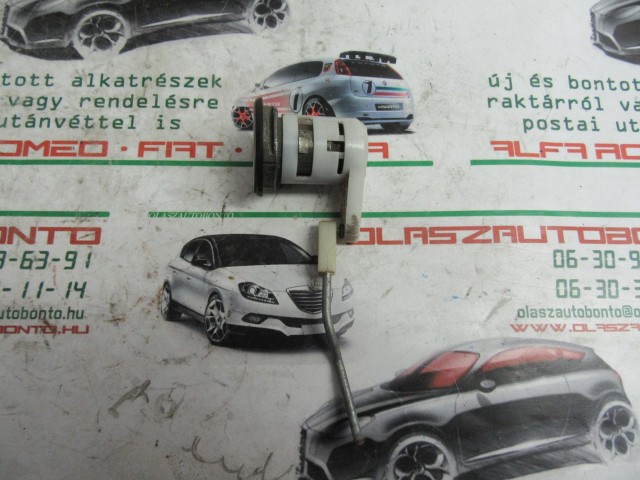 Fiat Punto II. bal első zárbetét ház