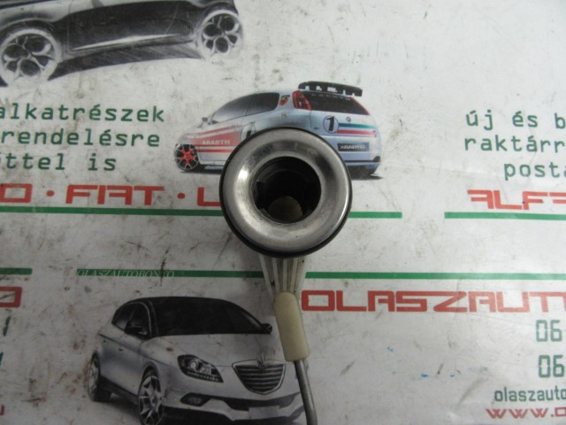 Fiat Punto II. bal első zárbetét ház