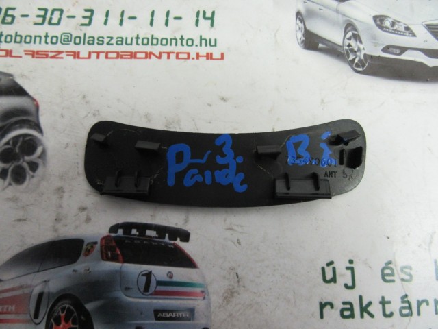 Fiat Panda III. 735490601 számú, bal első ajtó kárpit csavar takaró