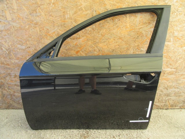 28161 Alfa Romeo 159 fekete színű, bal első ajtó a képen látható sérüléssel 50510490