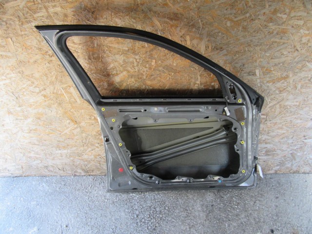 28163 Alfa Romeo 159 szürke színű, bal első ajtó a képen látható sérüléssel 50510490