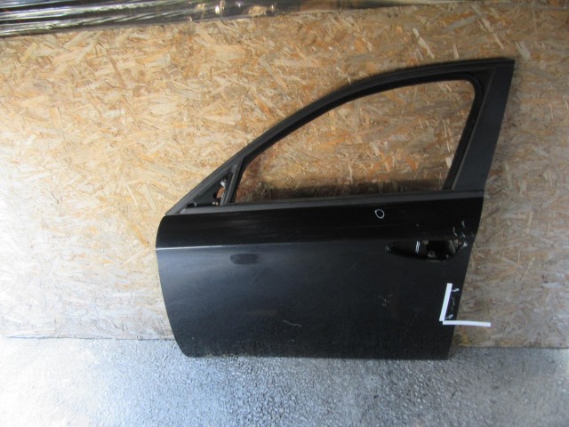 28170 Alfa Romeo 159 fekete színű, bal első ajtó a képen látható sérüléssel 50510490