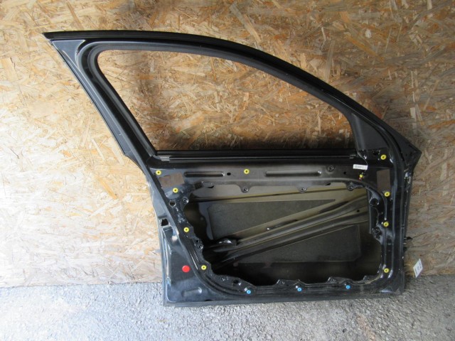 28174 Alfa Romeo 159 fekete színű, bal első ajtó a képen látható sérüléssel 50510490