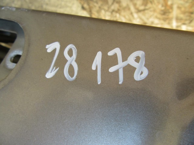 28178 Alfa Romeo 159 kombi ezüst színű, bal hátsó ajtó a képen látható sérüléssel 50510509