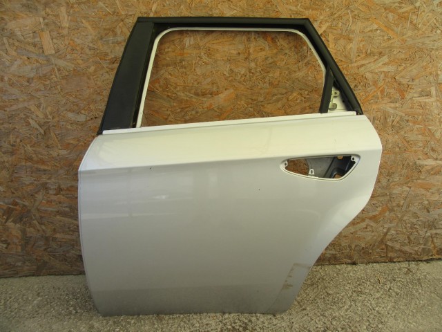 28183 Alfa Romeo 159 kombi ezüst színű, bal hátsó ajtó 50510509