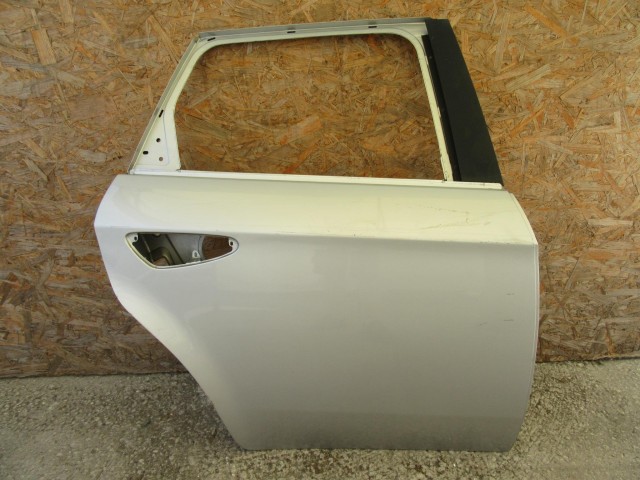 28196 Alfa Romeo 159 kombi ezüst színű, jobb hátsó ajtó  50510371