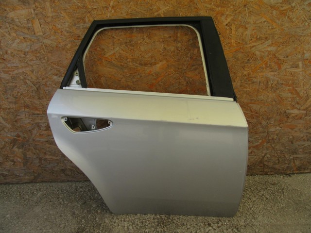 28200 Alfa Romeo 159 kombi, ezüst színű, jobb hátsó ajtó 50510371