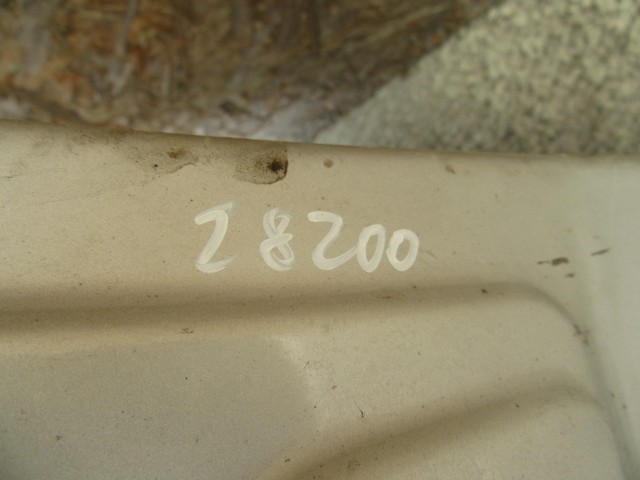 28200 Alfa Romeo 159 kombi, ezüst színű, jobb hátsó ajtó 50510371