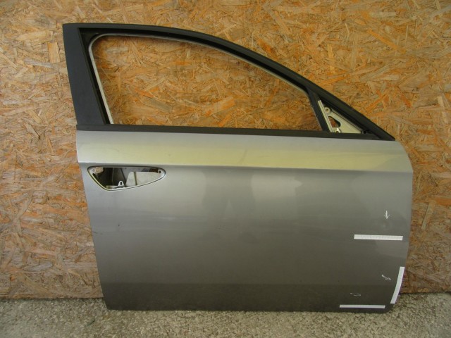 28201 Alfa Romeo 159  szürke színű, jobb első ajtó a képen látható sérüléssel