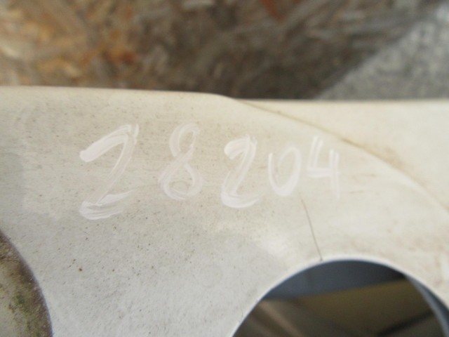 28204 Alfa Romeo 159 fehér színű, jobb első ajtó