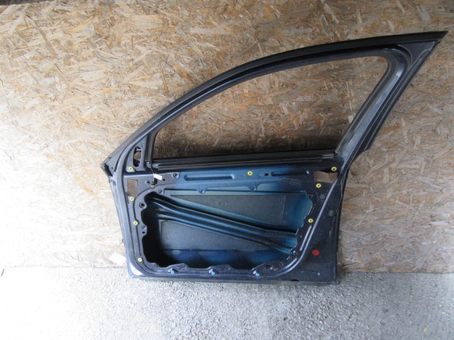 28205 Alfa Romeo 159 kék színű, jobb első ajtó a képen látható sérüléssel