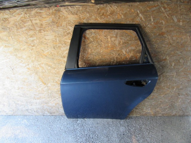 28228 Alfa Romeo 159 kombi, kék színű, bal hátsó ajtó 50510509