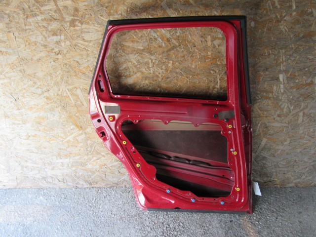 28231 Alfa Romeo 159 kombi, piros színű, bal hátsó ajtó a képen látható sérüléssel 50510509