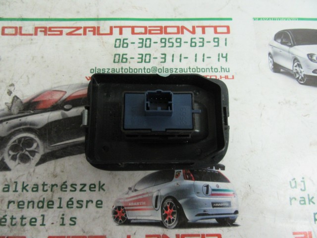Fiat Fiorino 130946807 számú, jobb oldali ablakemelő kapcsoló