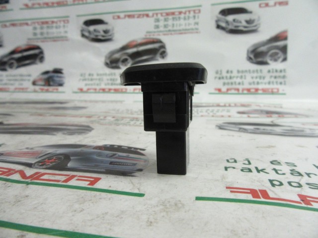 Fiat 500 bal oldali  ablakemelő kapcsoló