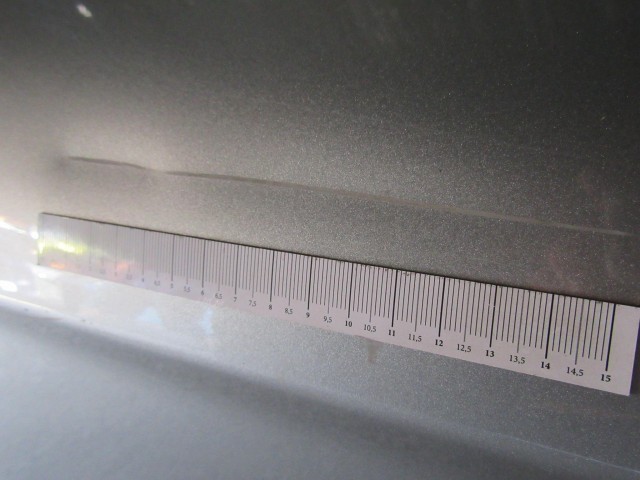 18850 Alfa Romeo 147 3 ajtós halvány kék színű, jobb oldali ajtó a képen látható sérüléssel