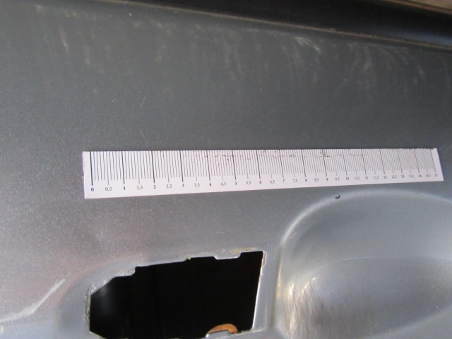 18850 Alfa Romeo 147 3 ajtós halvány kék színű, jobb oldali ajtó a képen látható sérüléssel