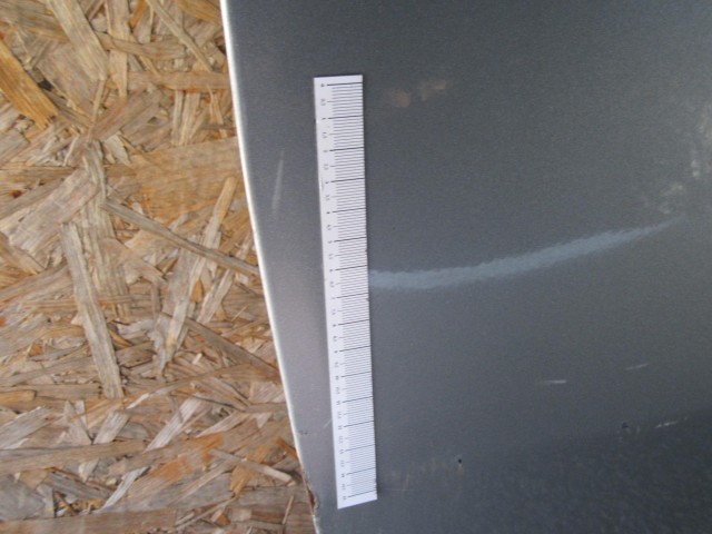 18850 Alfa Romeo 147 3 ajtós halvány kék színű, jobb oldali ajtó a képen látható sérüléssel